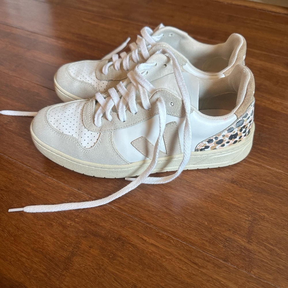 VEJA Animal Print